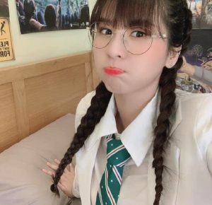 QQlive: Ngắm nhìn vẻ đẹp ngọt ngào của streamer Ngân Sát Thủ 5 Cô nàng dễ thương