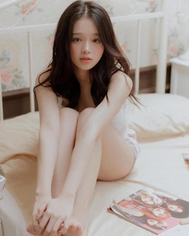 Hot Girl 10x Linh Ka: Vẻ Đẹp Ngọt Ngào và Phong Cách Dễ Thương 3 Cô nàng với hàng loạt drama