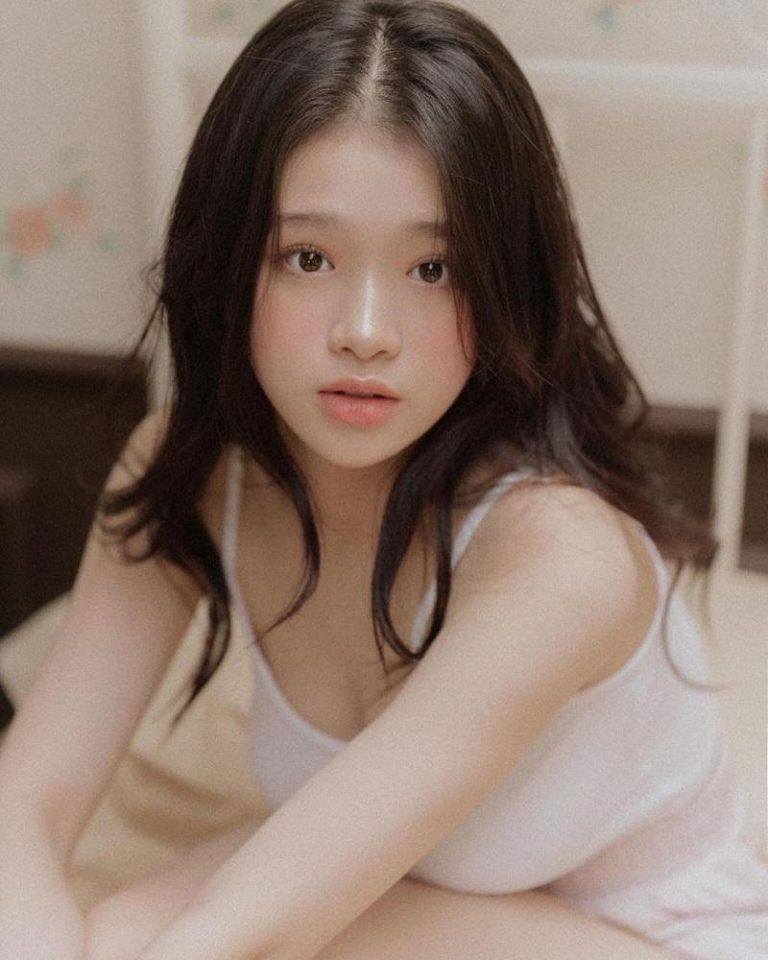Hot Girl 10x Linh Ka: Vẻ Đẹp Ngọt Ngào và Phong Cách Dễ Thương 4 Người đẹp Linh Ka dính drama về chuyện học hành