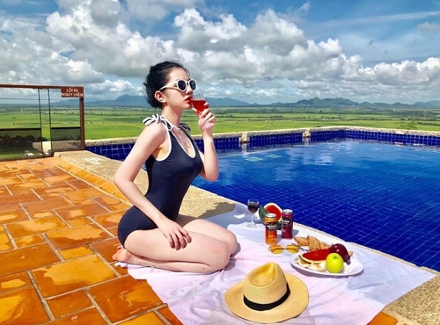 Ngắm Nhìn Vẻ Sexy Quyến Rũ Của Nàng Hot Girl Cẩm Đan Top 15 Hoa Hậu Việt 3 Chuyện tình ồn ào của người đẹp với chồng cũ Lệ Quyên
