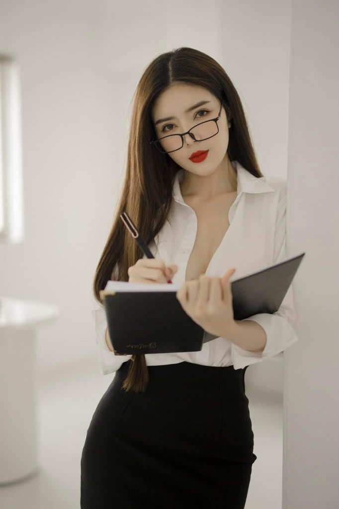 QQlive Chiêm Ngưỡng Nhan Sắc Búp Bê Lilly Luta - Vẻ Đẹp Hoàn Hảo 7 Xinh đẹp đa tài nên cô nàng chắc hẳn là gu người yêu lý tưởng của người