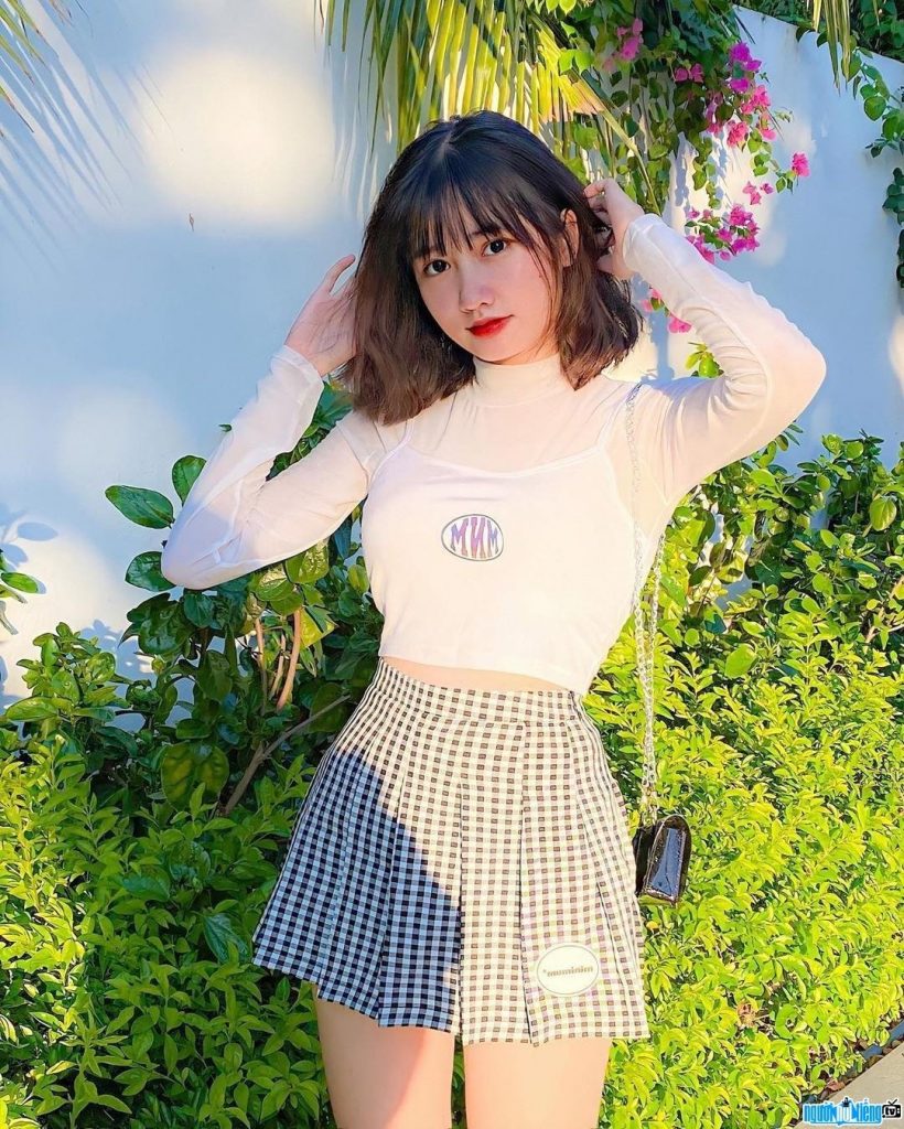 QQlive Nhan Sắc Vũ Thị Khánh Huyền Ngày Càng Thăng Hạng - Vẻ Đẹp Hoàn Hảo 1 QQlive chia sẻ thông tin về Vũ Thị Khánh Huyền