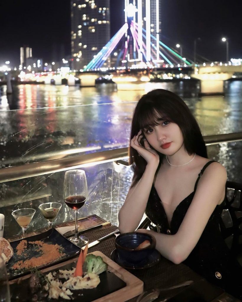 QQlive Nhan Sắc Vũ Thị Khánh Huyền Ngày Càng Thăng Hạng - Vẻ Đẹp Hoàn Hảo 5 Người đẹp mang nét quyến rũ mê hoặc lòng người