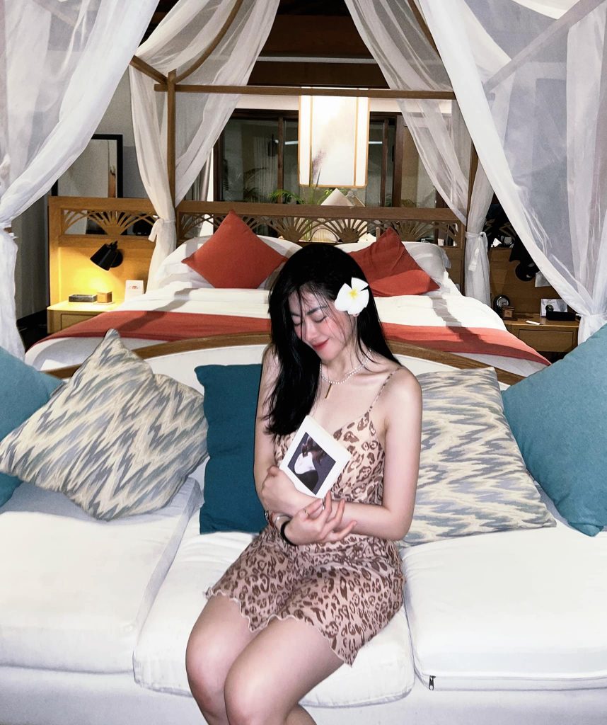 QQlive Nhan Sắc Nguyễn Mai Sương Đầy Quyến Rũ - Vẻ Đẹp Gợi Cảm Đỉnh Cao 2 Không chỉ xinh đẹp mà cô nàng lại giỏi kinh doanh