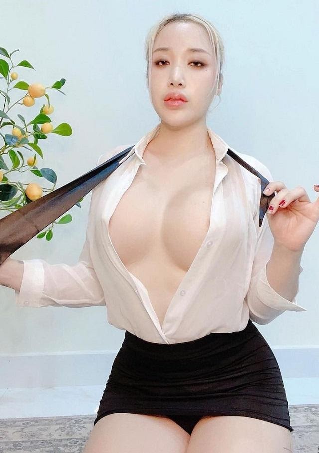 QQlive - Dương Ngọc Cầm Khoe Vòng 3 Cực Sexy - Thân Hình Nóng Bỏng Gây Sốt 6 bộ ảnh khoe hàng táo bạo của người đẹp
