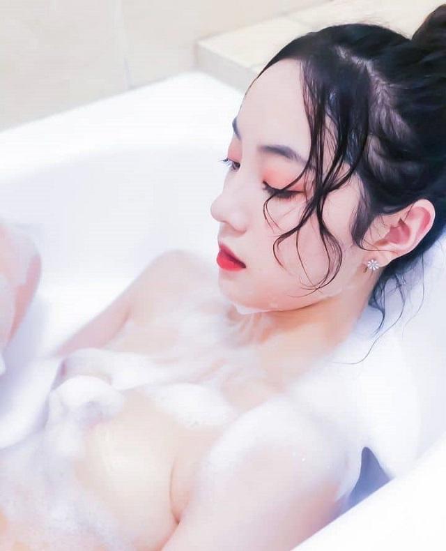 QQlive: Qinwei Yingjie người đẹp mới nổi sexy nóng bỏng 5 cô nàng khoe thân