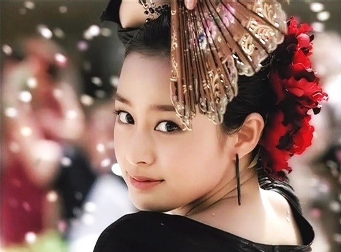 QQLive - Cận Cảnh Nhan Sắc Khuynh Đảo Một Thời Của Ngọc Nữ Kim Tae Hee 3 QQLive Kim Tae Hee - Hình ảnh huyền thoại năm 2004