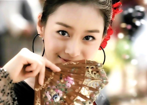 QQLive - Cận Cảnh Nhan Sắc Khuynh Đảo Một Thời Của Ngọc Nữ Kim Tae Hee 4 QQLive Kim Tae Hee - Đôi mắt to tròn và làn da trắng mịn