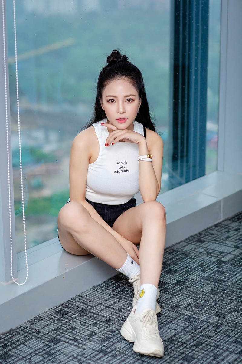 Hotgirl Trâm Anh tái xuất khác lạ sau khi lộ clip nóng 18+ cùng bạn trai 4 Hotgirl Trâm Anh