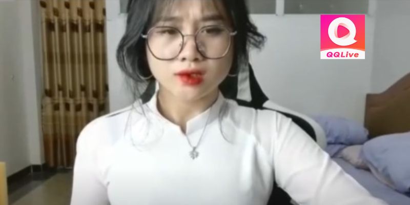 Anna Gấu 33 - Gái Xinh Livestream Show Hàng 18+ Nóng Mắt 2 Clip 52p Anna Gấu 33 áo dài show hàng