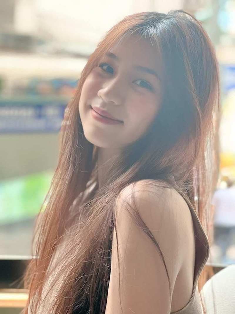 Mimi Lưu – Con Gái Lưu Thiên Hương Càng Lớn Càng “Đẫy Đà” Thu Hút Mọi Ánh Nhìn 2 Mimi Lưu má lúm