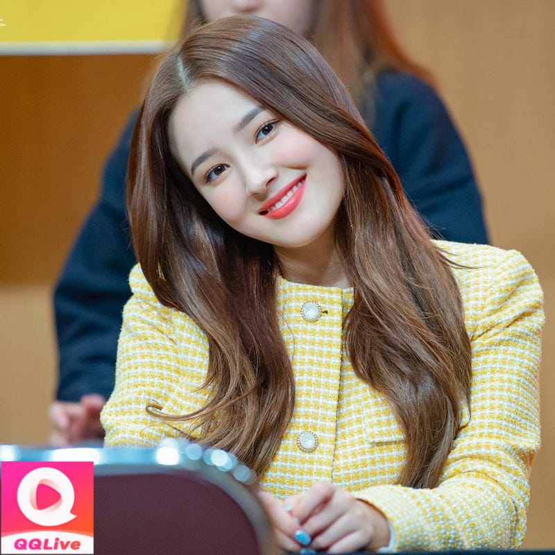 Nancy - Thiên Thần Lai Kpop Vô Tình Lộ Vòng 1 Trắng Trẻo Khi Thay Đồ Sau Backstage 2 Nancy