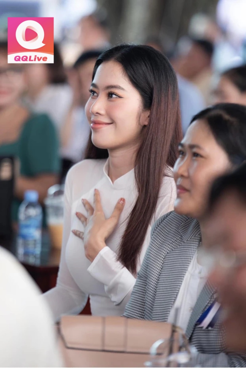 QQLive Hé Lộ Tin Đồn Nam Em Quỵt Nợ 150 Triệu – Thực Hư Ra Sao? 3 Nam Em áo dài trắng trên QQLive