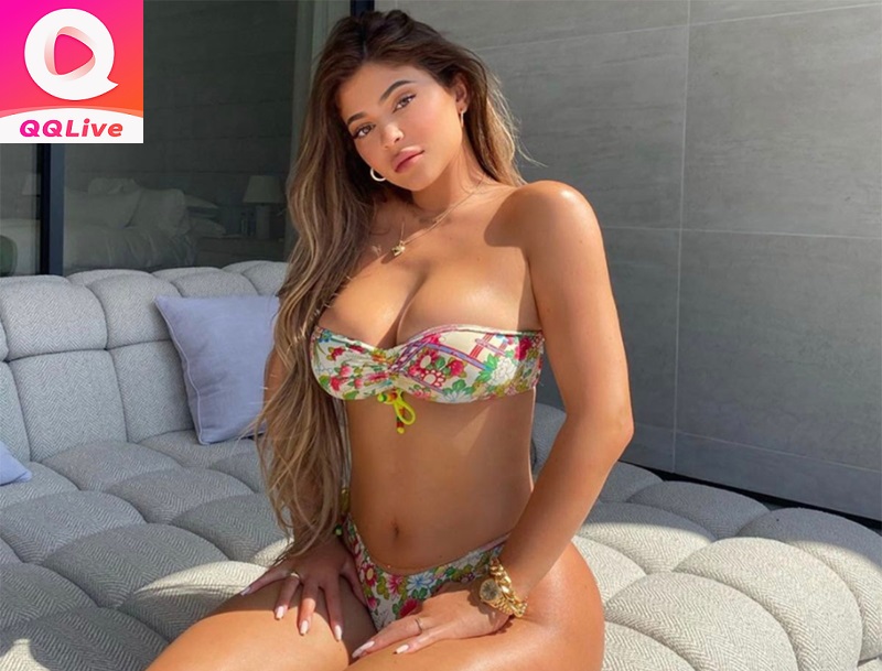 Tải QQLive 2024 Để Khám Phá Xem Kylie Jenner Giàu Nứt Trứng Cỡ Nào! 1 Kylie Jenner bikini sexy tải QQLive