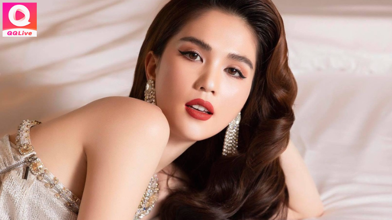 QQLive Túm Gọn Ồn Ào Nữ Hoàng Nội Y Ngọc Trinh Trước Sau Xộ Khám 3 Nữ hoàng nội y Ngọc Trinh trên QQLive