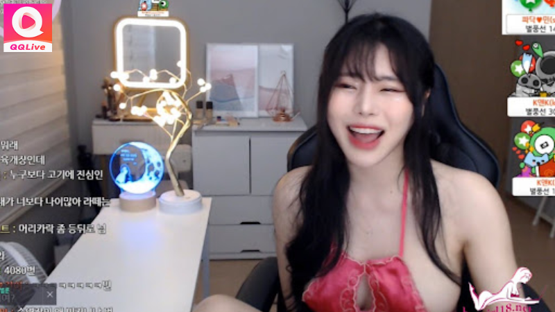QQLive trò chuyện thoát y 18+