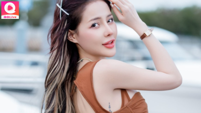 QQLive App Vén Màn Đời Tư Ồn Ào Của Hotgirl DJ Ngân 98 1 Hotgirl DJ Ngân 98 trên QQLive app